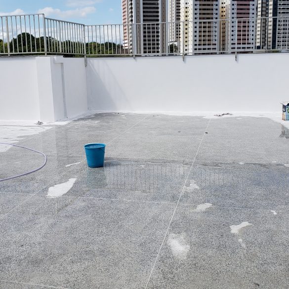 DEMOLIÇÃO DE PISCINA E EXECUÇÃO DE PISO DE ALTA RESISTÊNCIA